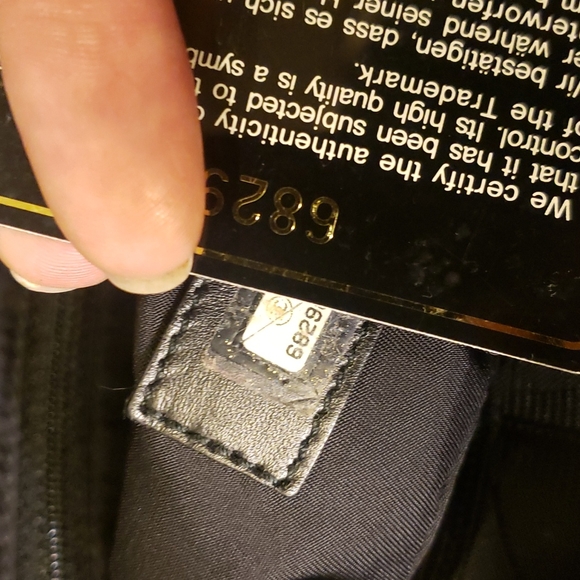 Chanel tote - Picture 8 of 17